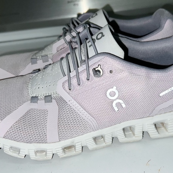 On Cloud Women’s 5 Lily Frost Size 8.5 GUC - Picture 4 of 6